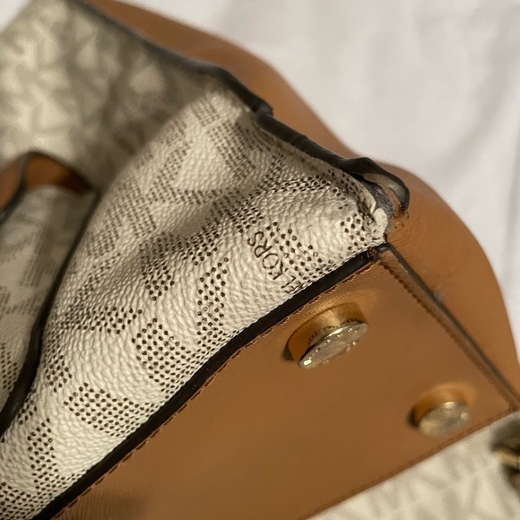 2 Michael kors bags - Picture 10 of 16